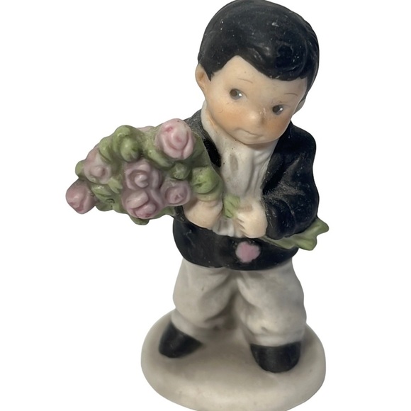 Enesco Boy Pretty As A Picture Figurine 1998 NBM Bahner Studios Roses Porcelain - Picture 7 of 7